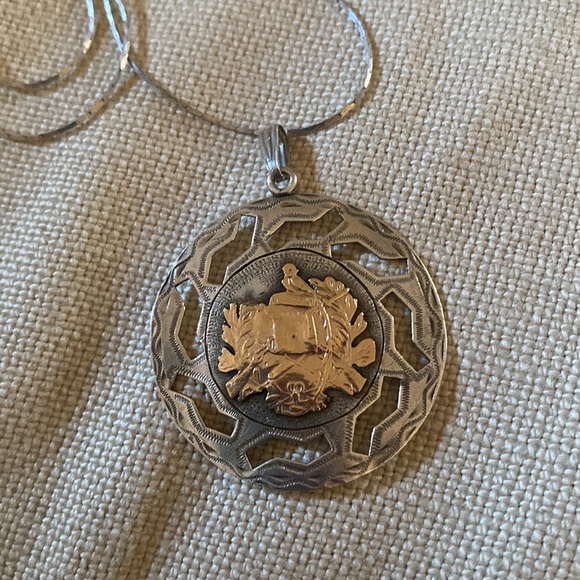 Guatemalan 900 Silver Pendant with Bird w/ Goldtone Center- Marked 900. Round - Picture 10 of 10